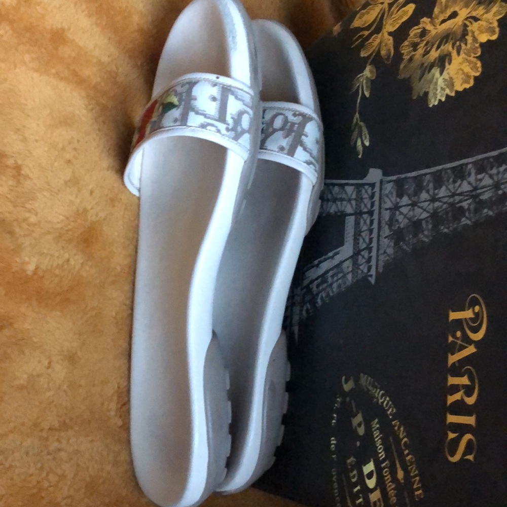 Women's Embroidered White Slide Sandals - Picture 7 of 9